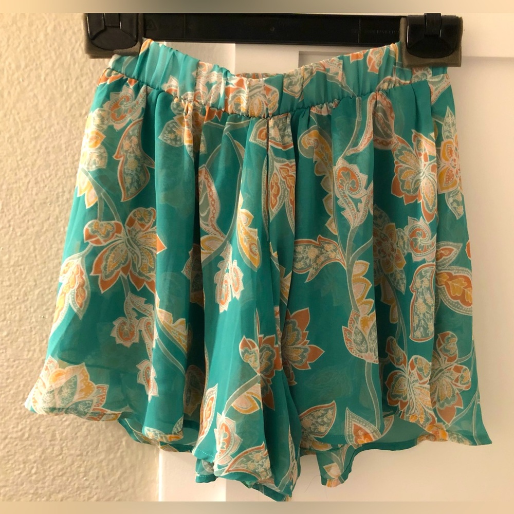 Show me your MuMu flouncy beach shorts, size XS